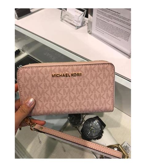 harga dompet Michael Kors